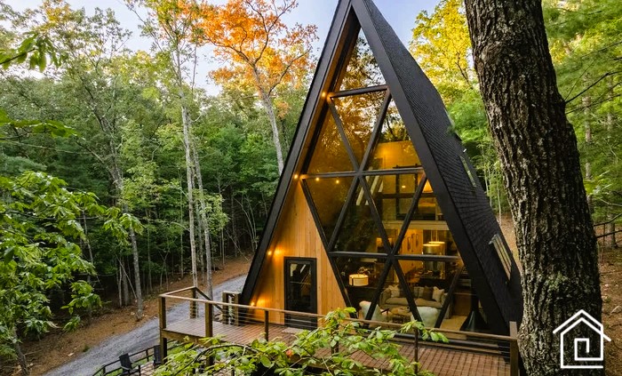 ویلا سوئیسی چوبی در دل طبیعت